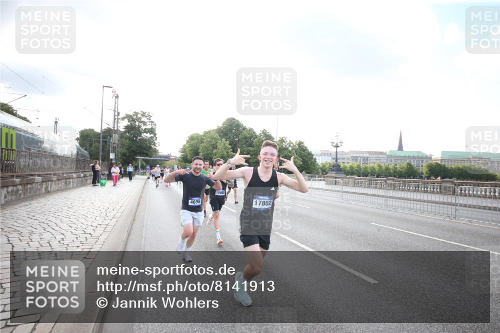 29.06.2025 - hella hamburg halbmarathon Jannik Wohlers http://msf.ph/oto/8141913 29.06.2025 09:45:04 Lombardsbrücke 57, 1758, 1990, 2689, 3043, 4050, 4129, 4698, 4749, 5070, 5328, 5746, 5826, 6358, 7272, 7389, 7481, 7651, 7723, 8209, 8883, 9137, 9381, 9571, 9634, 10017, 10171, 11413, 11857, 12049, 12234, 12691, 12988, 14028, 14395, 14784, 15621, 15672, 15826, 16157, 16711, 17151, 17175, 17374, 17802, 18099, 18102, 18177, 18692, 19194, 19202, 19203, 19204 meine-sportfotos.de