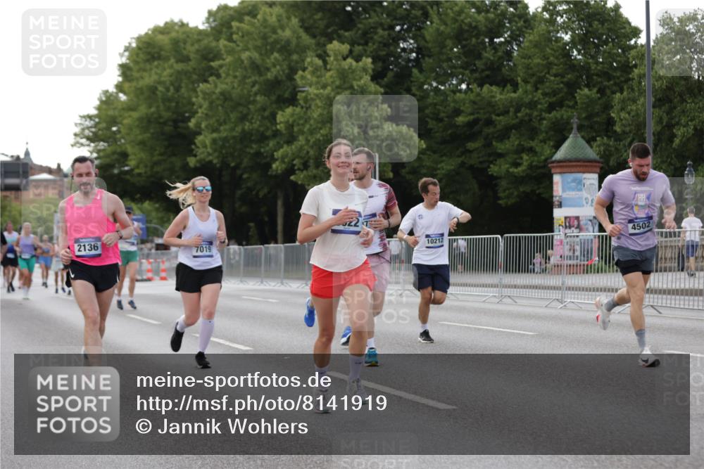 29.06.2025 - hella hamburg halbmarathon Jannik Wohlers http://msf.ph/oto/8141919 29.06.2025 10:07:10 Lombardsbrücke 1173, 1893, 2032, 2136, 2190, 3922, 4502, 4550, 6196, 6707, 6713, 6715, 7019, 9967, 10212, 12378, 15051, 15673, 16241, 17062, 18721, 19134 meine-sportfotos.de