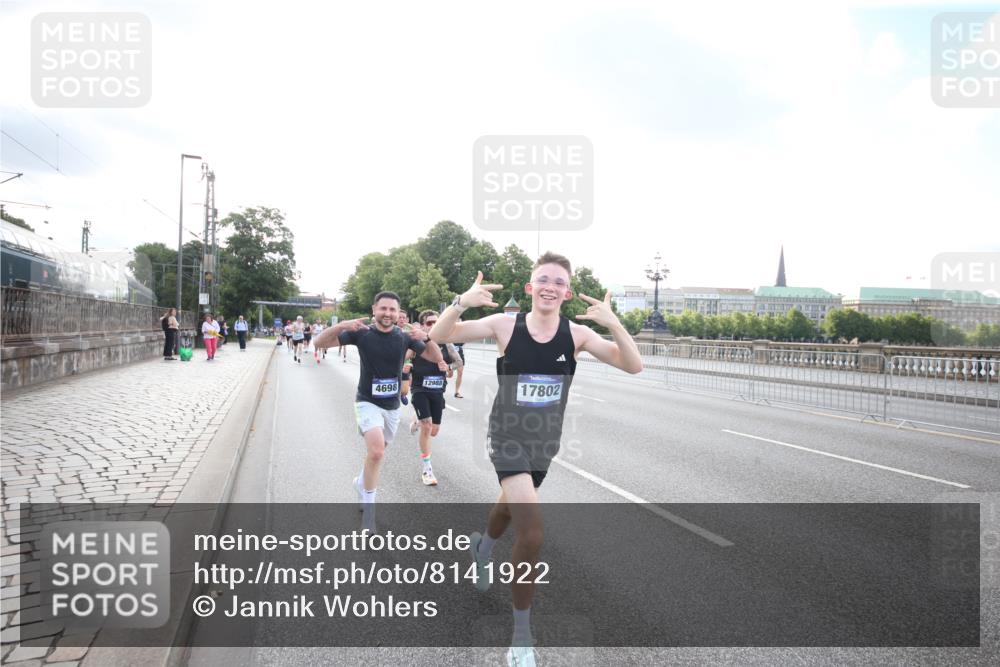 29.06.2025 - hella hamburg halbmarathon Jannik Wohlers http://msf.ph/oto/8141922 29.06.2025 09:45:04 Lombardsbrücke 57, 1758, 1990, 2689, 3043, 4050, 4129, 4698, 4749, 5070, 5328, 5746, 5826, 6358, 7272, 7389, 7481, 7651, 7723, 8209, 8883, 9137, 9381, 9571, 9634, 10017, 10171, 11413, 11857, 12049, 12234, 12691, 12988, 14028, 14395, 14784, 15621, 15672, 15826, 16157, 16711, 17151, 17175, 17374, 17802, 18099, 18102, 18177, 18692, 19194, 19202, 19203, 19204 meine-sportfotos.de
