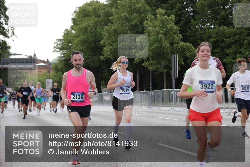 29.06.2025 - hella hamburg halbmarathon Jannik Wohlers http://msf.ph/oto/8141933 29.06.2025 10:07:11 Lombardsbrücke 1173, 1893, 2032, 2136, 2190, 3922, 4502, 4550, 6196, 6707, 6713, 6715, 7019, 9967, 10212, 12378, 15051, 15673, 16241, 17062, 18721, 19134 meine-sportfotos.de