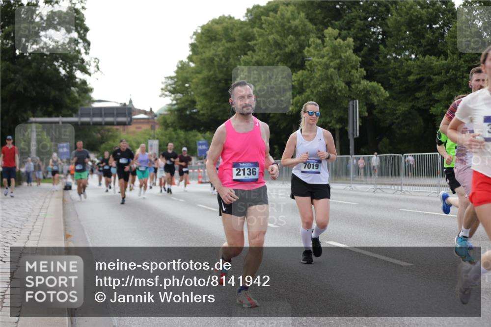29.06.2025 - hella hamburg halbmarathon Jannik Wohlers http://msf.ph/oto/8141942 29.06.2025 10:07:11 Lombardsbrücke 1173, 1893, 2032, 2136, 2190, 3922, 4502, 4550, 6196, 6707, 6713, 6715, 7019, 9967, 10212, 12378, 15051, 15673, 16241, 17062, 18721, 19134 meine-sportfotos.de