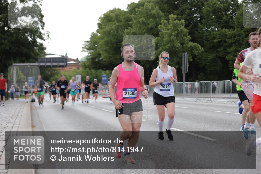 29.06.2025 - hella hamburg halbmarathon Jannik Wohlers http://msf.ph/oto/8141947 29.06.2025 10:07:11 Lombardsbrücke 1173, 1893, 2032, 2136, 2190, 3922, 4502, 4550, 6196, 6707, 6713, 6715, 7019, 9967, 10212, 12378, 15051, 15673, 16241, 17062, 18721, 19134 meine-sportfotos.de