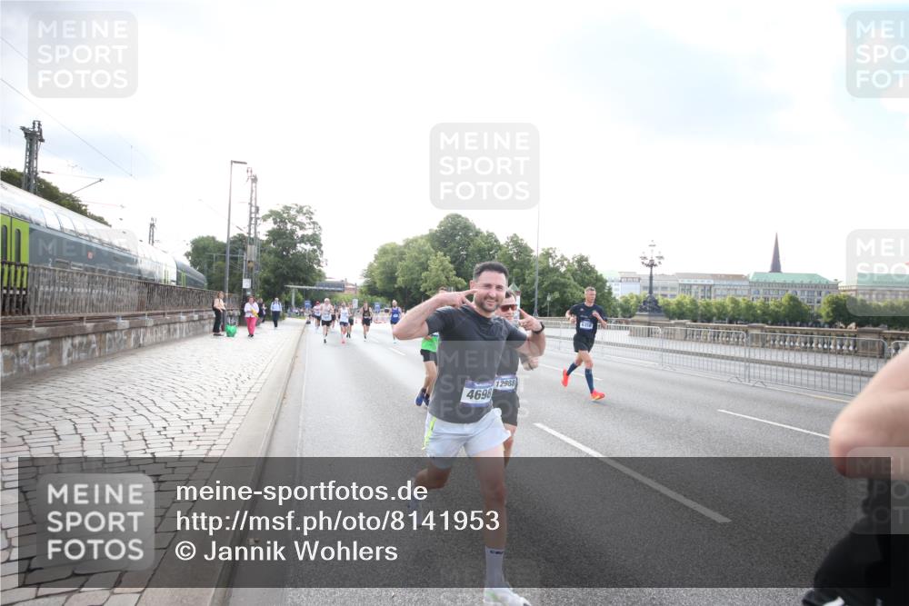 29.06.2025 - hella hamburg halbmarathon Jannik Wohlers http://msf.ph/oto/8141953 29.06.2025 09:45:04 Lombardsbrücke 57, 1758, 1990, 2689, 3043, 4050, 4129, 4698, 4749, 5070, 5328, 5746, 5826, 6358, 7272, 7389, 7481, 7651, 7723, 8209, 8883, 9137, 9381, 9571, 9634, 10017, 10171, 11413, 11857, 12049, 12234, 12691, 12988, 14028, 14395, 14784, 15621, 15672, 15826, 16157, 16711, 17151, 17175, 17374, 17802, 18099, 18102, 18177, 18692, 19194, 19202, 19203, 19204 meine-sportfotos.de