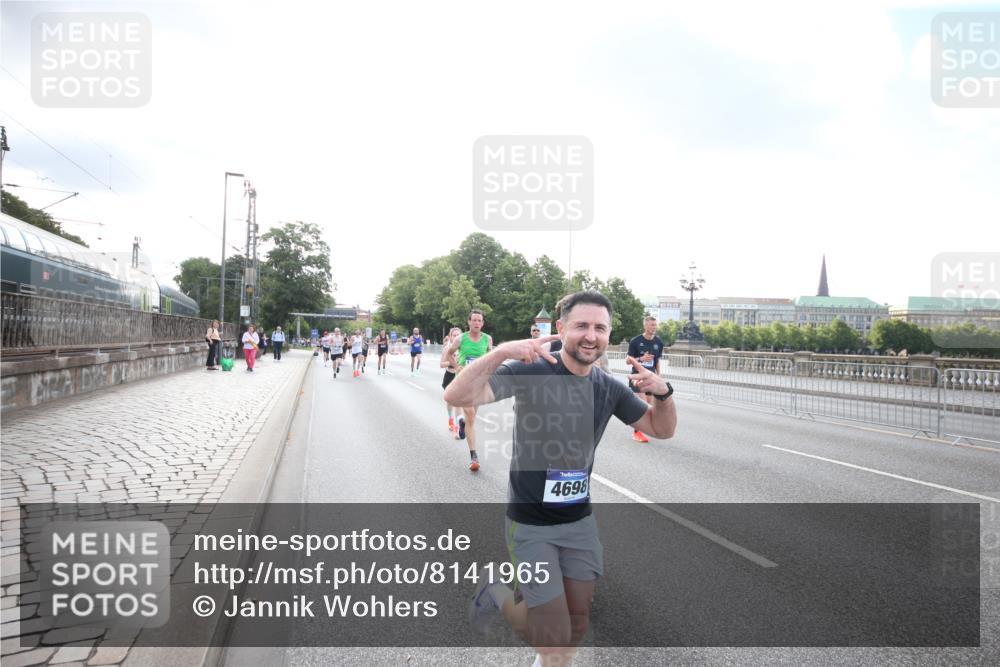 29.06.2025 - hella hamburg halbmarathon Jannik Wohlers http://msf.ph/oto/8141965 29.06.2025 09:45:05 Lombardsbrücke 57, 1758, 1990, 2689, 3043, 4050, 4129, 4679, 4698, 4749, 5070, 5328, 5746, 5826, 6358, 7272, 7389, 7481, 7651, 7723, 8209, 8883, 9137, 9381, 9571, 9634, 10017, 10171, 11413, 11857, 12234, 12691, 12988, 13618, 14028, 14395, 14466, 14784, 15621, 15672, 15826, 15887, 16711, 17151, 17175, 17374, 17802, 18099, 18102, 18177, 18692, 19194, 19202, 19203, 19204 meine-sportfotos.de