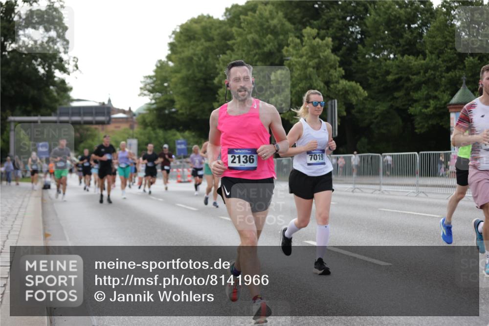 29.06.2025 - hella hamburg halbmarathon Jannik Wohlers http://msf.ph/oto/8141966 29.06.2025 10:07:12 Lombardsbrücke 1173, 1893, 2032, 2136, 2190, 3922, 4502, 4550, 6196, 7019, 7760, 9967, 10212, 11114, 11394, 11641, 12378, 15051, 15673, 16241, 17062, 18721, 19134 meine-sportfotos.de