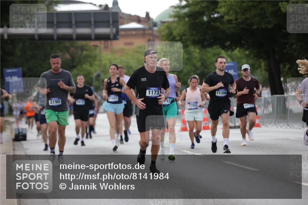 29.06.2025 - hella hamburg halbmarathon Jannik Wohlers http://msf.ph/oto/8141984 29.06.2025 10:07:13 Lombardsbrücke 1173, 1893, 2032, 2136, 2190, 3922, 4502, 4550, 5100, 6196, 7019, 7760, 9967, 10212, 10703, 11114, 11394, 11641, 12378, 15051, 15673, 16241, 16539, 17062, 18270, 18721, 19134 meine-sportfotos.de