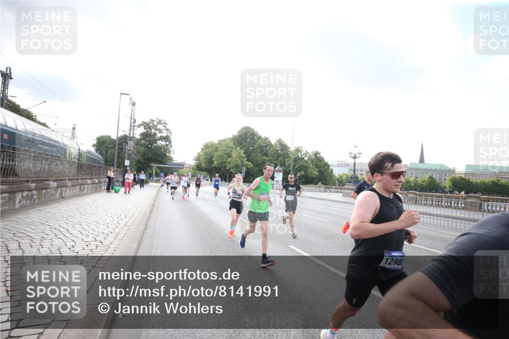 29.06.2025 - hella hamburg halbmarathon Jannik Wohlers http://msf.ph/oto/8141991 29.06.2025 09:45:05 Lombardsbrücke 57, 1758, 1990, 2689, 3043, 4050, 4129, 4679, 4698, 4749, 5070, 5328, 5746, 5826, 6358, 7272, 7389, 7481, 7651, 7723, 8209, 8883, 9137, 9381, 9571, 9634, 10017, 10171, 11413, 11857, 12234, 12691, 12988, 13618, 14028, 14395, 14466, 14784, 15621, 15672, 15826, 15887, 16711, 17151, 17175, 17374, 17802, 18099, 18102, 18177, 18692, 19194, 19202, 19203, 19204 meine-sportfotos.de