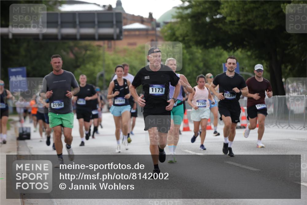 29.06.2025 - hella hamburg halbmarathon Jannik Wohlers http://msf.ph/oto/8142002 29.06.2025 10:07:14 Lombardsbrücke 1173, 1893, 2032, 2136, 2190, 3922, 4502, 4550, 5100, 6196, 6918, 7019, 7760, 9967, 10212, 10703, 11114, 11394, 11641, 12378, 15051, 15673, 16241, 16539, 18270, 18721, 19134 meine-sportfotos.de