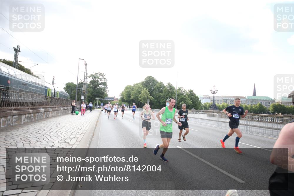 29.06.2025 - hella hamburg halbmarathon Jannik Wohlers http://msf.ph/oto/8142004 29.06.2025 09:45:05 Lombardsbrücke 57, 1758, 1990, 2689, 3043, 4050, 4129, 4679, 4698, 4749, 5070, 5328, 5746, 5826, 6358, 7272, 7389, 7481, 7651, 7723, 8209, 8883, 9137, 9381, 9571, 9634, 10017, 10171, 11413, 11857, 12234, 12691, 12988, 13618, 14028, 14395, 14466, 14784, 15621, 15672, 15826, 15887, 16711, 17151, 17175, 17374, 17802, 18099, 18102, 18177, 18692, 19194, 19202, 19203, 19204 meine-sportfotos.de