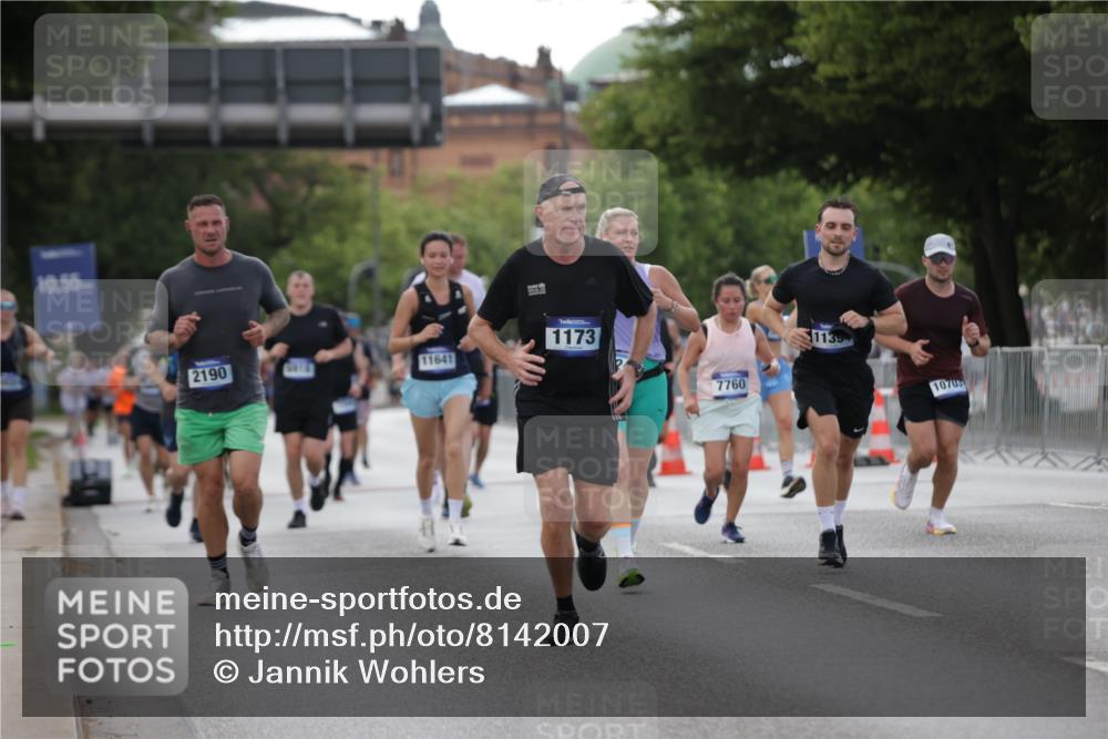 29.06.2025 - hella hamburg halbmarathon Jannik Wohlers http://msf.ph/oto/8142007 29.06.2025 10:07:14 Lombardsbrücke 1173, 1893, 2032, 2136, 2190, 3922, 4502, 4550, 5100, 6196, 6918, 7019, 7760, 9967, 10212, 10703, 11114, 11394, 11641, 12378, 15051, 15673, 16241, 16539, 18270, 18721, 19134 meine-sportfotos.de
