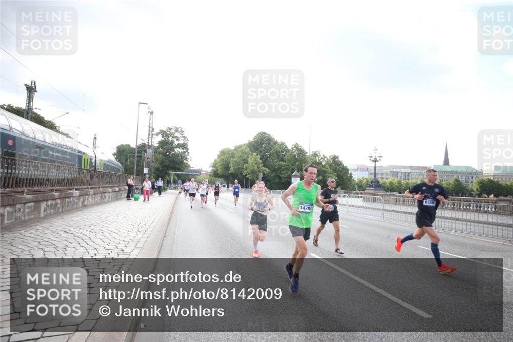 29.06.2025 - hella hamburg halbmarathon Jannik Wohlers http://msf.ph/oto/8142009 29.06.2025 09:45:05 Lombardsbrücke 57, 1758, 1990, 2689, 3043, 4050, 4129, 4679, 4698, 4749, 5070, 5328, 5746, 5826, 6358, 7272, 7389, 7481, 7651, 7723, 8209, 8883, 9137, 9381, 9571, 9634, 10017, 10171, 11413, 11857, 12234, 12691, 12988, 13618, 14028, 14395, 14466, 14784, 15621, 15672, 15826, 15887, 16711, 17151, 17175, 17374, 17802, 18099, 18102, 18177, 18692, 19194, 19202, 19203, 19204 meine-sportfotos.de