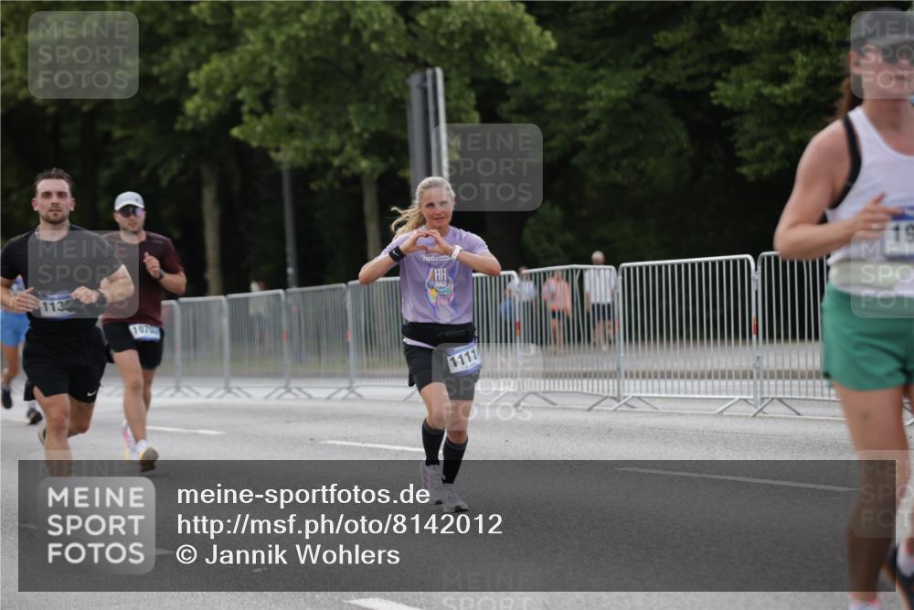 29.06.2025 - hella hamburg halbmarathon Jannik Wohlers http://msf.ph/oto/8142012 29.06.2025 10:07:16 Lombardsbrücke 1173, 1893, 2136, 2190, 3922, 4502, 5100, 6196, 6918, 7019, 7760, 9071, 9967, 10212, 10703, 11114, 11394, 11641, 12378, 16241, 16539, 16915, 18270, 18721, 19134 meine-sportfotos.de