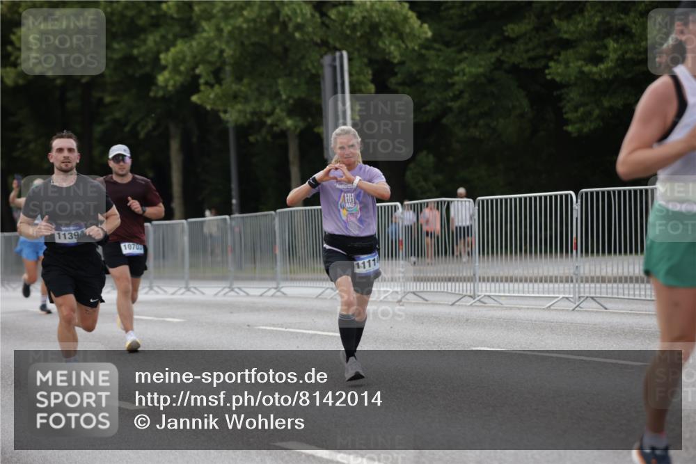 29.06.2025 - hella hamburg halbmarathon Jannik Wohlers http://msf.ph/oto/8142014 29.06.2025 10:07:16 Lombardsbrücke 1173, 1893, 2136, 2190, 3922, 4502, 5100, 6196, 6918, 7019, 7760, 9071, 9967, 10212, 10703, 11114, 11394, 11641, 12378, 16241, 16539, 16915, 18270, 18721, 19134 meine-sportfotos.de