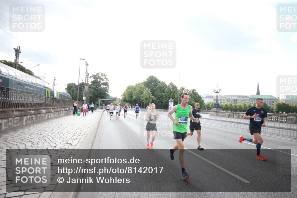29.06.2025 - hella hamburg halbmarathon Jannik Wohlers http://msf.ph/oto/8142017 29.06.2025 09:45:05 Lombardsbrücke 57, 1758, 1990, 2689, 3043, 4050, 4129, 4679, 4698, 4749, 5070, 5328, 5746, 5826, 6358, 7272, 7389, 7481, 7651, 7723, 8209, 8883, 9137, 9381, 9571, 9634, 10017, 10171, 11413, 11857, 12234, 12691, 12988, 13618, 14028, 14395, 14466, 14784, 15621, 15672, 15826, 15887, 16711, 17151, 17175, 17374, 17802, 18099, 18102, 18177, 18692, 19194, 19202, 19203, 19204 meine-sportfotos.de