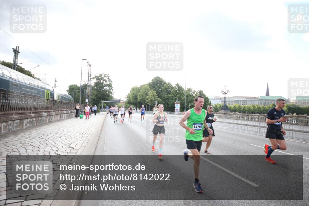 29.06.2025 - hella hamburg halbmarathon Jannik Wohlers http://msf.ph/oto/8142022 29.06.2025 09:45:05 Lombardsbrücke 57, 1758, 1990, 2689, 3043, 4050, 4129, 4679, 4698, 4749, 5070, 5328, 5746, 5826, 6358, 7272, 7389, 7481, 7651, 7723, 8209, 8883, 9137, 9381, 9571, 9634, 10017, 10171, 11413, 11857, 12234, 12691, 12988, 13618, 14028, 14395, 14466, 14784, 15621, 15672, 15826, 15887, 16711, 17151, 17175, 17374, 17802, 18099, 18102, 18177, 18692, 19194, 19202, 19203, 19204 meine-sportfotos.de