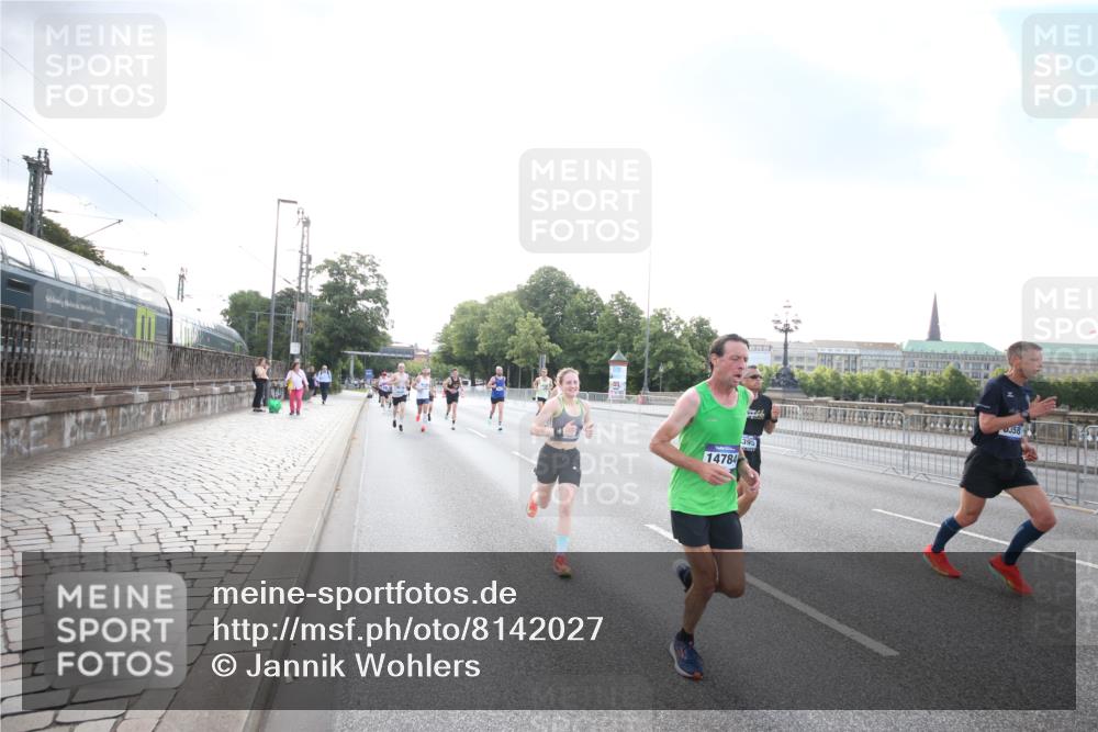 29.06.2025 - hella hamburg halbmarathon Jannik Wohlers http://msf.ph/oto/8142027 29.06.2025 09:45:05 Lombardsbrücke 57, 1758, 1990, 2689, 3043, 4050, 4129, 4679, 4698, 4749, 5070, 5328, 5746, 5826, 6358, 7272, 7389, 7481, 7651, 7723, 8209, 8883, 9137, 9381, 9571, 9634, 10017, 10171, 11413, 11857, 12234, 12691, 12988, 13618, 14028, 14395, 14466, 14784, 15621, 15672, 15826, 15887, 16711, 17151, 17175, 17374, 17802, 18099, 18102, 18177, 18692, 19194, 19202, 19203, 19204 meine-sportfotos.de
