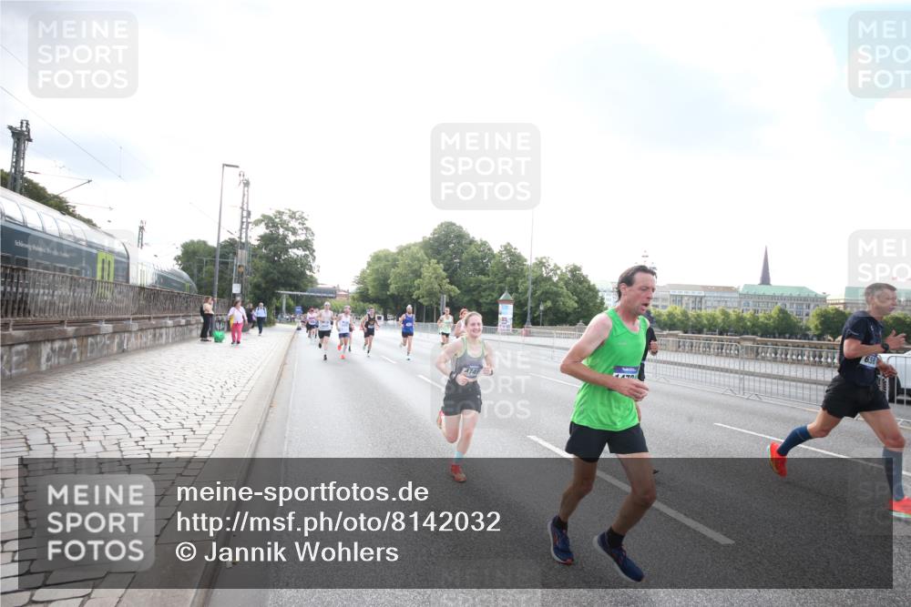 29.06.2025 - hella hamburg halbmarathon Jannik Wohlers http://msf.ph/oto/8142032 29.06.2025 09:45:05 Lombardsbrücke 57, 1758, 1990, 2689, 3043, 4050, 4129, 4679, 4698, 4749, 5070, 5328, 5746, 5826, 6358, 7272, 7389, 7481, 7651, 7723, 8209, 8883, 9137, 9381, 9571, 9634, 10017, 10171, 11413, 11857, 12234, 12691, 12988, 13618, 14028, 14395, 14466, 14784, 15621, 15672, 15826, 15887, 16711, 17151, 17175, 17374, 17802, 18099, 18102, 18177, 18692, 19194, 19202, 19203, 19204 meine-sportfotos.de