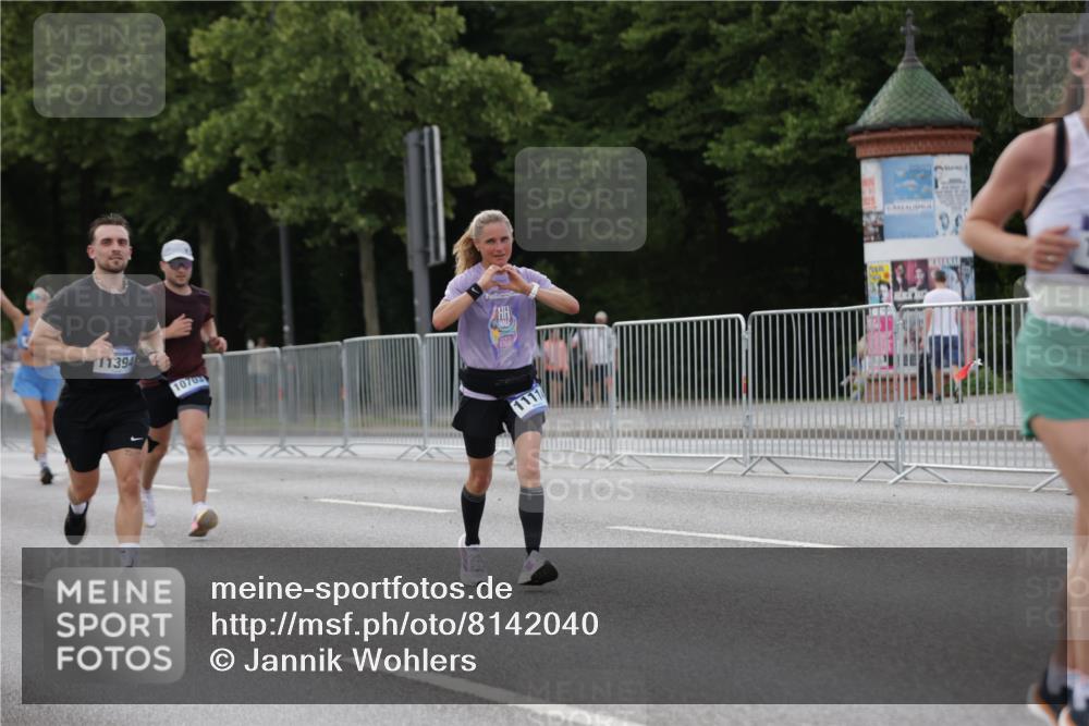 29.06.2025 - hella hamburg halbmarathon Jannik Wohlers http://msf.ph/oto/8142040 29.06.2025 10:07:16 Lombardsbrücke 1173, 1893, 2136, 2190, 3922, 4502, 5100, 6196, 6918, 7019, 7760, 9071, 9967, 10212, 10703, 11114, 11394, 11641, 12378, 16241, 16539, 16915, 18270, 18721, 19134 meine-sportfotos.de