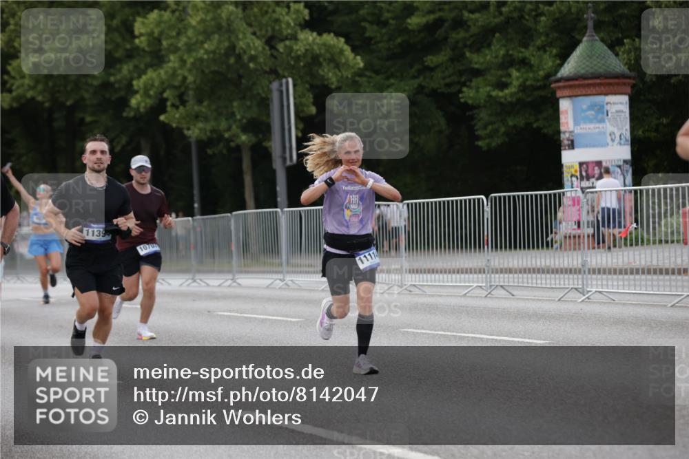 29.06.2025 - hella hamburg halbmarathon Jannik Wohlers http://msf.ph/oto/8142047 29.06.2025 10:07:17 Lombardsbrücke 1173, 1893, 2136, 2190, 3922, 4502, 5100, 6196, 6918, 7019, 7760, 9071, 9967, 10212, 10703, 11114, 11394, 11641, 12378, 16241, 16539, 16915, 18270, 18721, 19134 meine-sportfotos.de