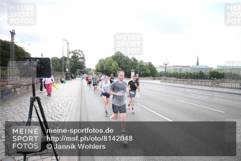 29.06.2025 - hella hamburg halbmarathon Jannik Wohlers http://msf.ph/oto/8142048 29.06.2025 09:45:21 Lombardsbrücke 1686, 1707, 2689, 4129, 4679, 5187, 5550, 6878, 7965, 8190, 10017, 10270, 10484, 10876, 11120, 12232, 12308, 12691, 13066, 13343, 13618, 13686, 14466, 14549, 14622, 15826, 15887, 16712, 16724, 16755, 17117, 17151, 17191, 17197, 18135, 18177 meine-sportfotos.de