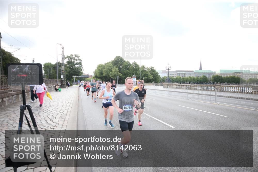 29.06.2025 - hella hamburg halbmarathon Jannik Wohlers http://msf.ph/oto/8142063 29.06.2025 09:45:21 Lombardsbrücke 1686, 1707, 2689, 4129, 4679, 5187, 5550, 6878, 7965, 8190, 10017, 10270, 10484, 10876, 11120, 12232, 12308, 12691, 13066, 13343, 13618, 13686, 14466, 14549, 14622, 15826, 15887, 16712, 16724, 16755, 17117, 17151, 17191, 17197, 18135, 18177 meine-sportfotos.de