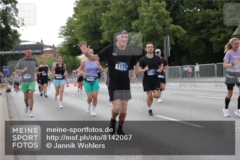 29.06.2025 - hella hamburg halbmarathon Jannik Wohlers http://msf.ph/oto/8142067 29.06.2025 10:07:18 Lombardsbrücke 1173, 1893, 2136, 2190, 3922, 4502, 5100, 6918, 7019, 7760, 9071, 10212, 10703, 11114, 11394, 11641, 12378, 12789, 16241, 16539, 16915, 18270, 18721, 19134 meine-sportfotos.de