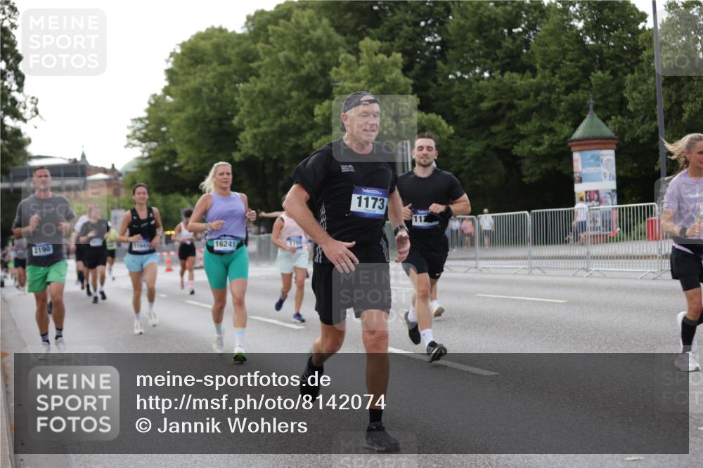 29.06.2025 - hella hamburg halbmarathon Jannik Wohlers http://msf.ph/oto/8142074 29.06.2025 10:07:18 Lombardsbrücke 1173, 1893, 2136, 2190, 3922, 4502, 5100, 6918, 7019, 7760, 9071, 10212, 10703, 11114, 11394, 11641, 12378, 12789, 16241, 16539, 16915, 18270, 18721, 19134 meine-sportfotos.de