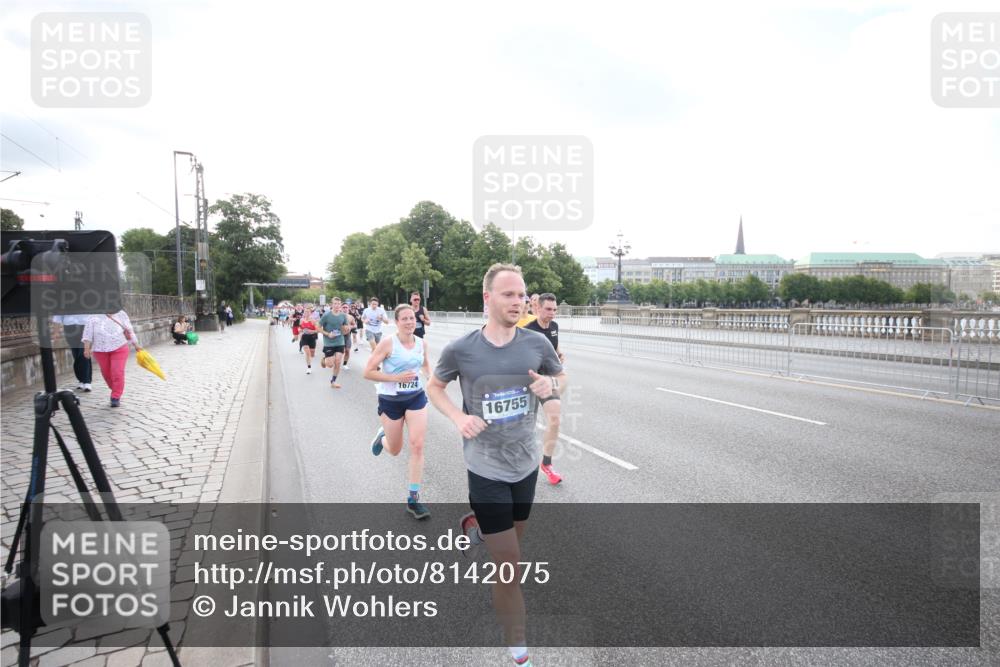 29.06.2025 - hella hamburg halbmarathon Jannik Wohlers http://msf.ph/oto/8142075 29.06.2025 09:45:21 Lombardsbrücke 1686, 1707, 2689, 4129, 4679, 5187, 5550, 6878, 7965, 8190, 10017, 10270, 10484, 10876, 11120, 12232, 12308, 12691, 13066, 13343, 13618, 13686, 14466, 14549, 14622, 15826, 15887, 16712, 16724, 16755, 17117, 17151, 17191, 17197, 18135, 18177 meine-sportfotos.de