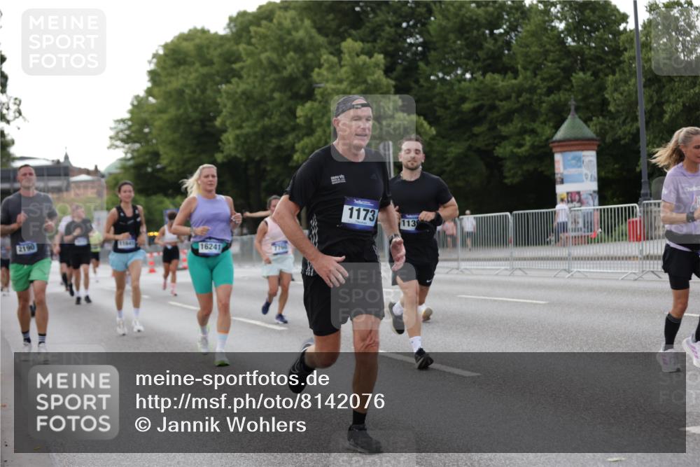 29.06.2025 - hella hamburg halbmarathon Jannik Wohlers http://msf.ph/oto/8142076 29.06.2025 10:07:18 Lombardsbrücke 1173, 1893, 2136, 2190, 3922, 4502, 5100, 6918, 7019, 7760, 9071, 10212, 10703, 11114, 11394, 11641, 12378, 12789, 16241, 16539, 16915, 18270, 18721, 19134 meine-sportfotos.de