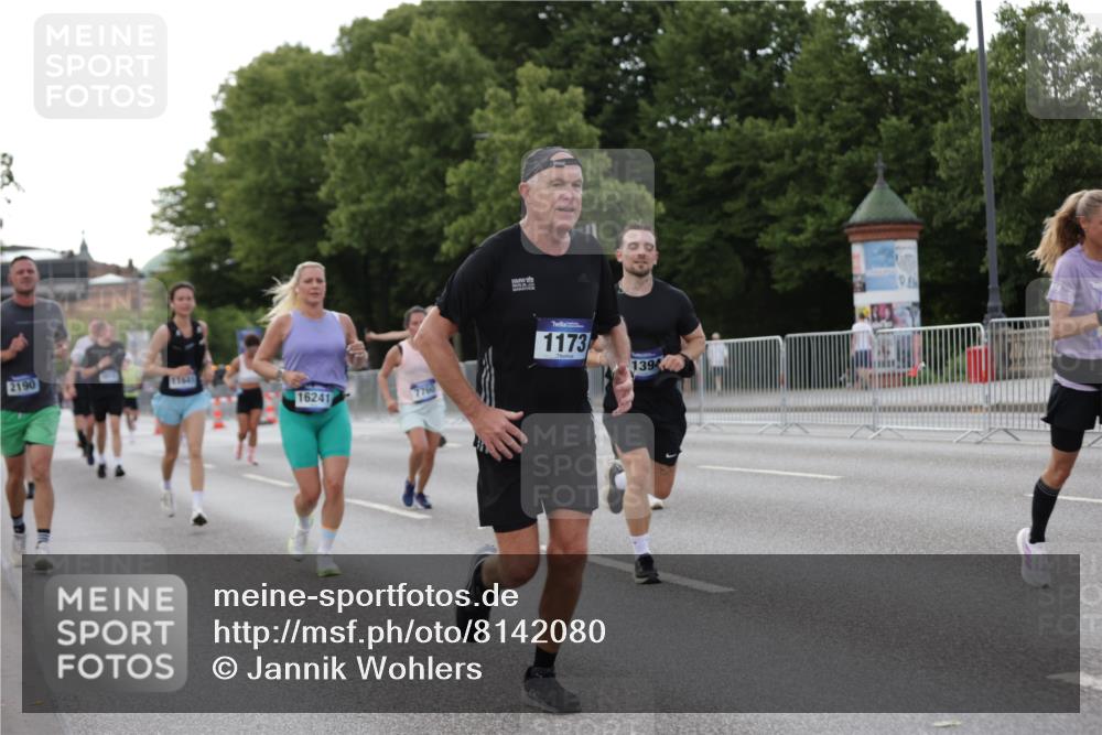 29.06.2025 - hella hamburg halbmarathon Jannik Wohlers http://msf.ph/oto/8142080 29.06.2025 10:07:18 Lombardsbrücke 1173, 1893, 2136, 2190, 3922, 4502, 5100, 6918, 7019, 7760, 9071, 10212, 10703, 11114, 11394, 11641, 12378, 12789, 16241, 16539, 16915, 18270, 18721, 19134 meine-sportfotos.de