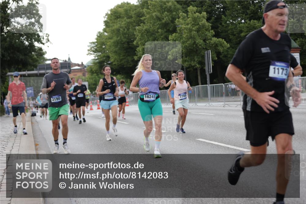 29.06.2025 - hella hamburg halbmarathon Jannik Wohlers http://msf.ph/oto/8142083 29.06.2025 10:07:19 Lombardsbrücke 1173, 2136, 2190, 2309, 3328, 3922, 4502, 5100, 6918, 7019, 7760, 9071, 9966, 10212, 10703, 11114, 11394, 11641, 12378, 12789, 16241, 16539, 16915, 18270, 18721, 19134 meine-sportfotos.de