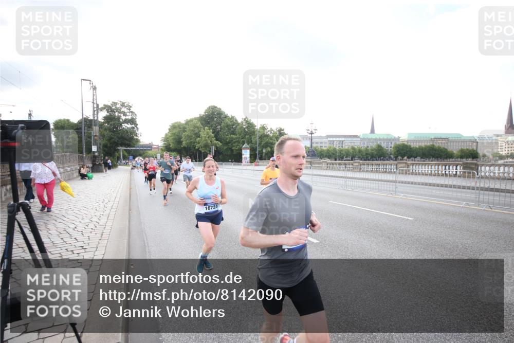 29.06.2025 - hella hamburg halbmarathon Jannik Wohlers http://msf.ph/oto/8142090 29.06.2025 09:45:21 Lombardsbrücke 1686, 1707, 2689, 4129, 4679, 5187, 5550, 6878, 7965, 8190, 10017, 10270, 10484, 10876, 11120, 12232, 12308, 12691, 13066, 13343, 13618, 13686, 14466, 14549, 14622, 15826, 15887, 16712, 16724, 16755, 17117, 17151, 17191, 17197, 18135, 18177 meine-sportfotos.de