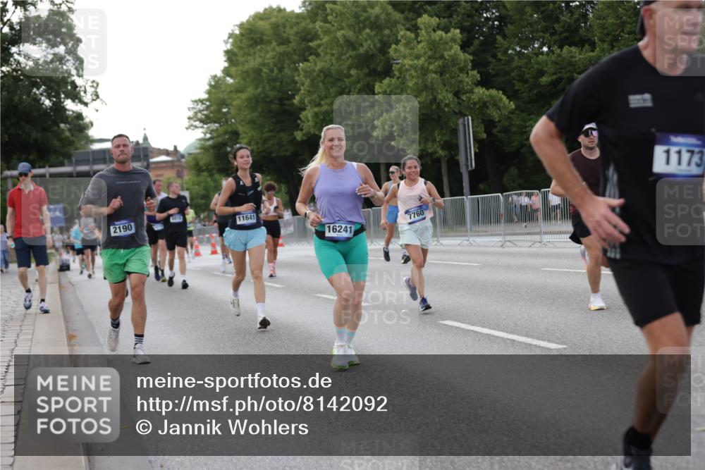 29.06.2025 - hella hamburg halbmarathon Jannik Wohlers http://msf.ph/oto/8142092 29.06.2025 10:07:19 Lombardsbrücke 1173, 2136, 2190, 2309, 3328, 3922, 4502, 5100, 6918, 7019, 7760, 9071, 9966, 10212, 10703, 11114, 11394, 11641, 12378, 12789, 16241, 16539, 16915, 18270, 18721, 19134 meine-sportfotos.de