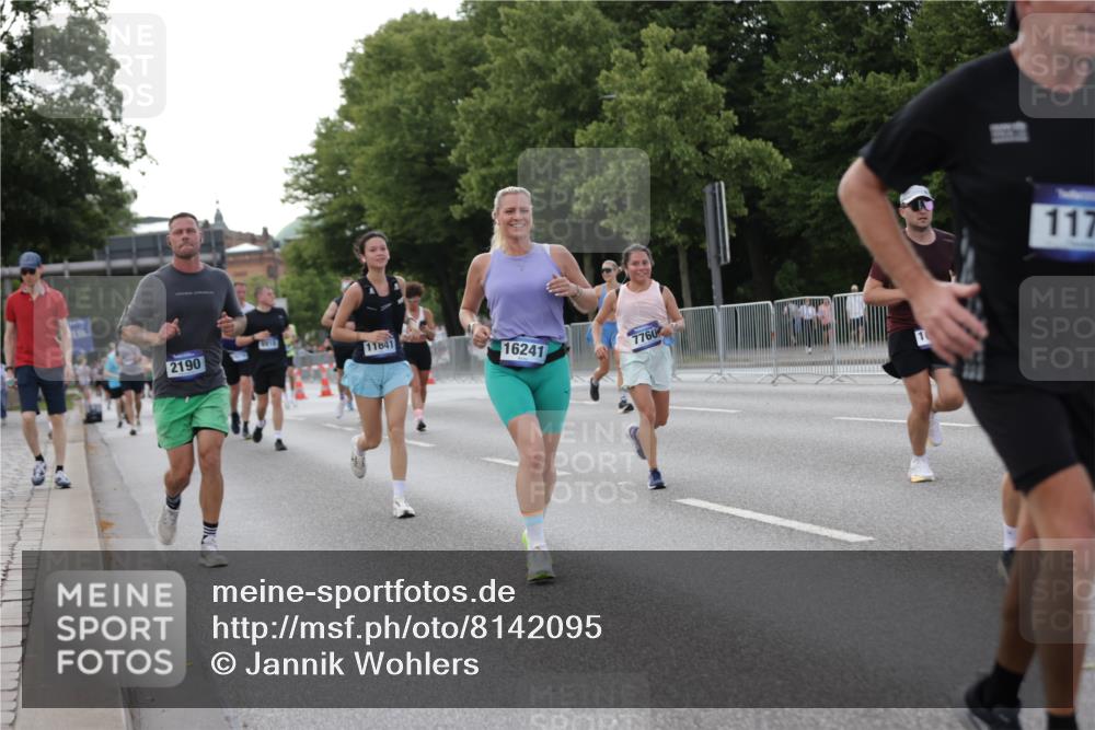 29.06.2025 - hella hamburg halbmarathon Jannik Wohlers http://msf.ph/oto/8142095 29.06.2025 10:07:19 Lombardsbrücke 1173, 2136, 2190, 2309, 3328, 3922, 4502, 5100, 6918, 7019, 7760, 9071, 9966, 10212, 10703, 11114, 11394, 11641, 12378, 12789, 16241, 16539, 16915, 18270, 18721, 19134 meine-sportfotos.de