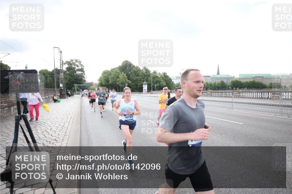 29.06.2025 - hella hamburg halbmarathon Jannik Wohlers http://msf.ph/oto/8142096 29.06.2025 09:45:21 Lombardsbrücke 1686, 1707, 2689, 4129, 4679, 5187, 5550, 6878, 7965, 8190, 10017, 10270, 10484, 10876, 11120, 12232, 12308, 12691, 13066, 13343, 13618, 13686, 14466, 14549, 14622, 15826, 15887, 16712, 16724, 16755, 17117, 17151, 17191, 17197, 18135, 18177 meine-sportfotos.de