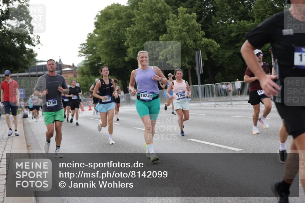29.06.2025 - hella hamburg halbmarathon Jannik Wohlers http://msf.ph/oto/8142099 29.06.2025 10:07:19 Lombardsbrücke 1173, 2136, 2190, 2309, 3328, 3922, 4502, 5100, 6918, 7019, 7760, 9071, 9966, 10212, 10703, 11114, 11394, 11641, 12378, 12789, 16241, 16539, 16915, 18270, 18721, 19134 meine-sportfotos.de