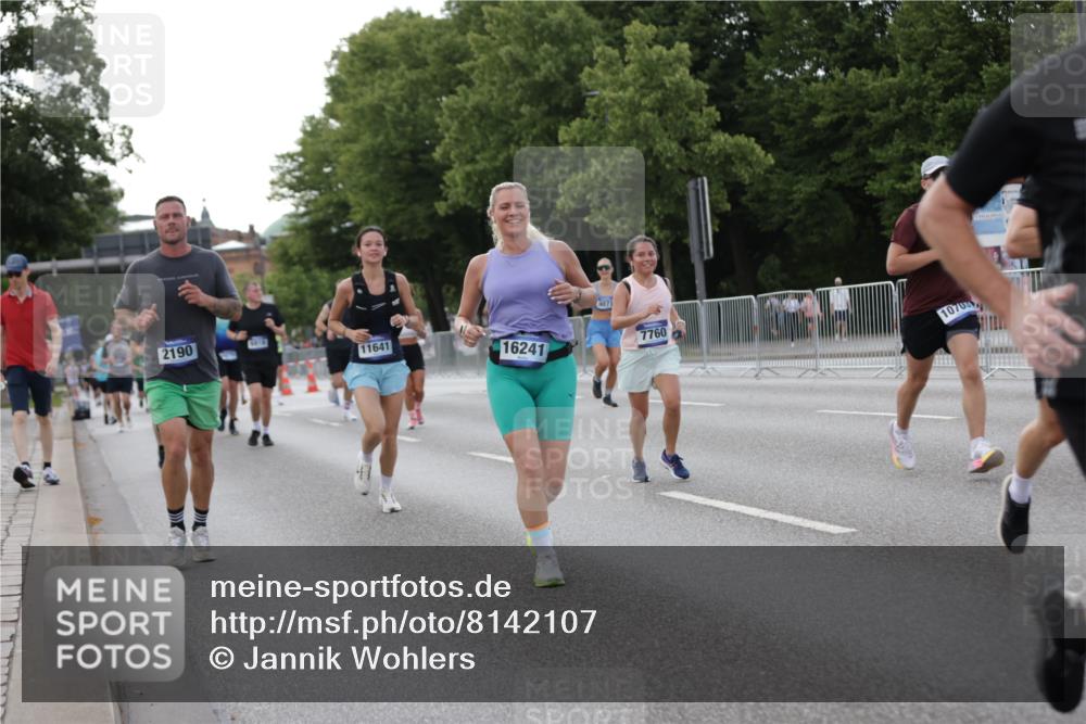 29.06.2025 - hella hamburg halbmarathon Jannik Wohlers http://msf.ph/oto/8142107 29.06.2025 10:07:19 Lombardsbrücke 1173, 2136, 2190, 2309, 3328, 3922, 4502, 5100, 6918, 7019, 7760, 9071, 9966, 10212, 10703, 11114, 11394, 11641, 12378, 12789, 16241, 16539, 16915, 18270, 18721, 19134 meine-sportfotos.de