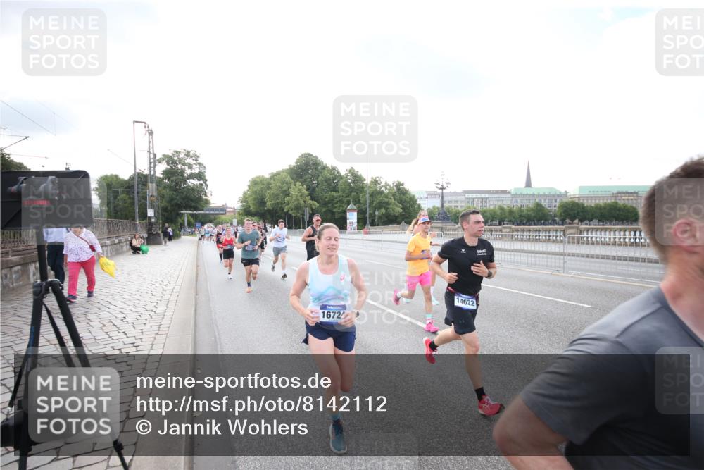 29.06.2025 - hella hamburg halbmarathon Jannik Wohlers http://msf.ph/oto/8142112 29.06.2025 09:45:21 Lombardsbrücke 1686, 1707, 2689, 4129, 4679, 5187, 5550, 6878, 7965, 8190, 10017, 10270, 10484, 10876, 11120, 12232, 12308, 12691, 13066, 13343, 13618, 13686, 14466, 14549, 14622, 15826, 15887, 16712, 16724, 16755, 17117, 17151, 17191, 17197, 18135, 18177 meine-sportfotos.de