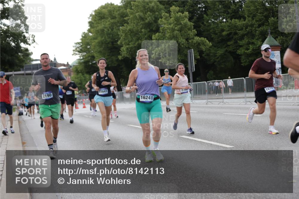 29.06.2025 - hella hamburg halbmarathon Jannik Wohlers http://msf.ph/oto/8142113 29.06.2025 10:07:19 Lombardsbrücke 1173, 2136, 2190, 2309, 3328, 3922, 4502, 5100, 6918, 7019, 7760, 9071, 9966, 10212, 10703, 11114, 11394, 11641, 12378, 12789, 16241, 16539, 16915, 18270, 18721, 19134 meine-sportfotos.de