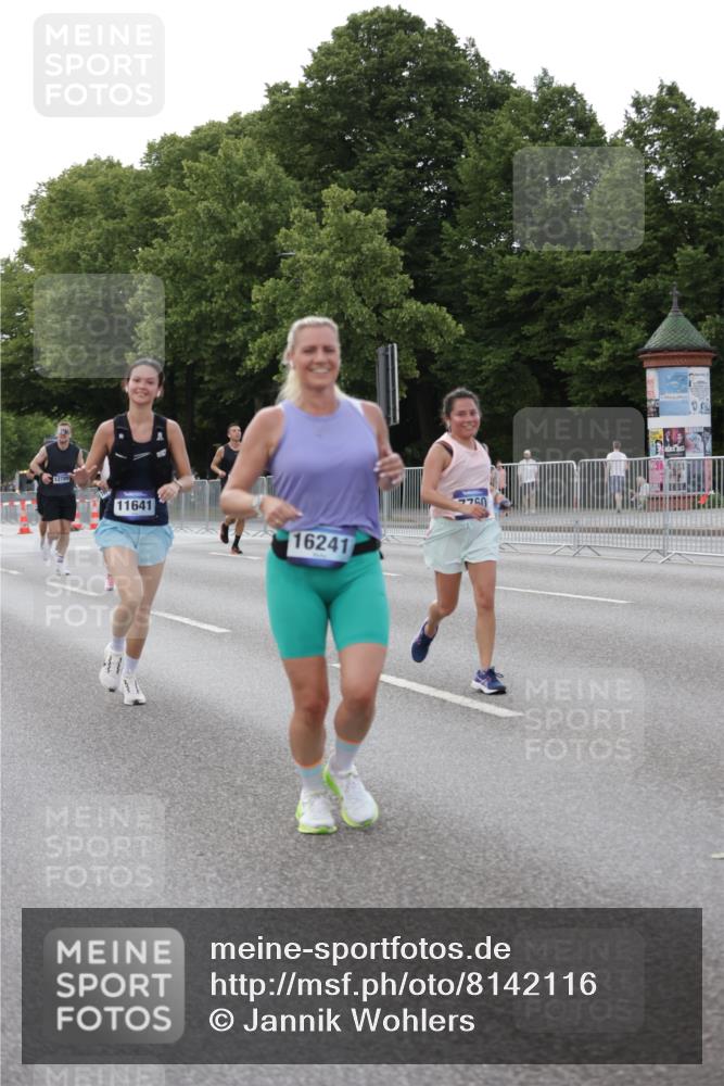 29.06.2025 - hella hamburg halbmarathon Jannik Wohlers http://msf.ph/oto/8142116 29.06.2025 10:07:20 Lombardsbrücke 1079, 1173, 2136, 2190, 2309, 3328, 3922, 4502, 5100, 6918, 7019, 7760, 9071, 9966, 10212, 10703, 11114, 11394, 11641, 12378, 12789, 16241, 16539, 16915, 18270, 18721, 19134 meine-sportfotos.de