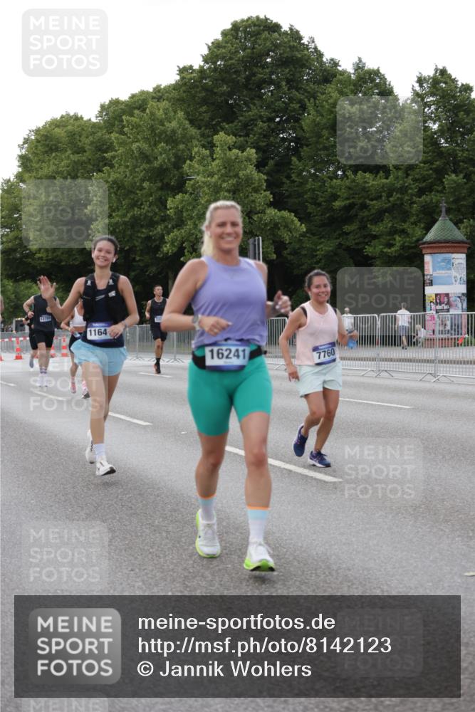 29.06.2025 - hella hamburg halbmarathon Jannik Wohlers http://msf.ph/oto/8142123 29.06.2025 10:07:20 Lombardsbrücke 1079, 1173, 2136, 2190, 2309, 3328, 3922, 4502, 5100, 6918, 7019, 7760, 9071, 9966, 10212, 10703, 11114, 11394, 11641, 12378, 12789, 16241, 16539, 16915, 18270, 18721, 19134 meine-sportfotos.de