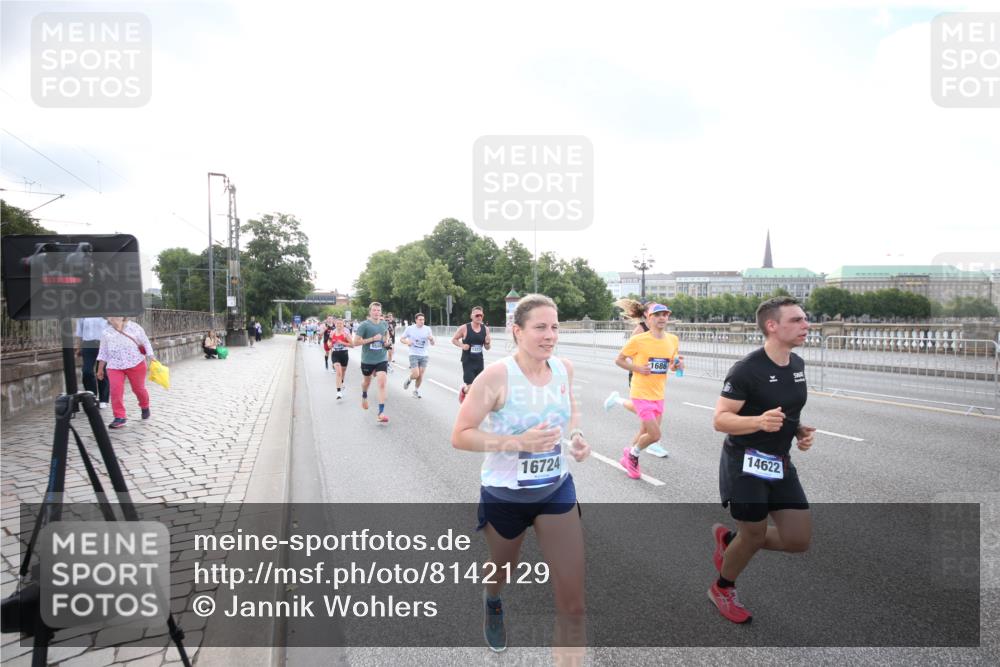 29.06.2025 - hella hamburg halbmarathon Jannik Wohlers http://msf.ph/oto/8142129 29.06.2025 09:45:21 Lombardsbrücke 1686, 1707, 2689, 4129, 4679, 5187, 5550, 6878, 7965, 8190, 10017, 10270, 10484, 10876, 11120, 12232, 12308, 12691, 13066, 13343, 13618, 13686, 14466, 14549, 14622, 15826, 15887, 16712, 16724, 16755, 17117, 17151, 17191, 17197, 18135, 18177 meine-sportfotos.de