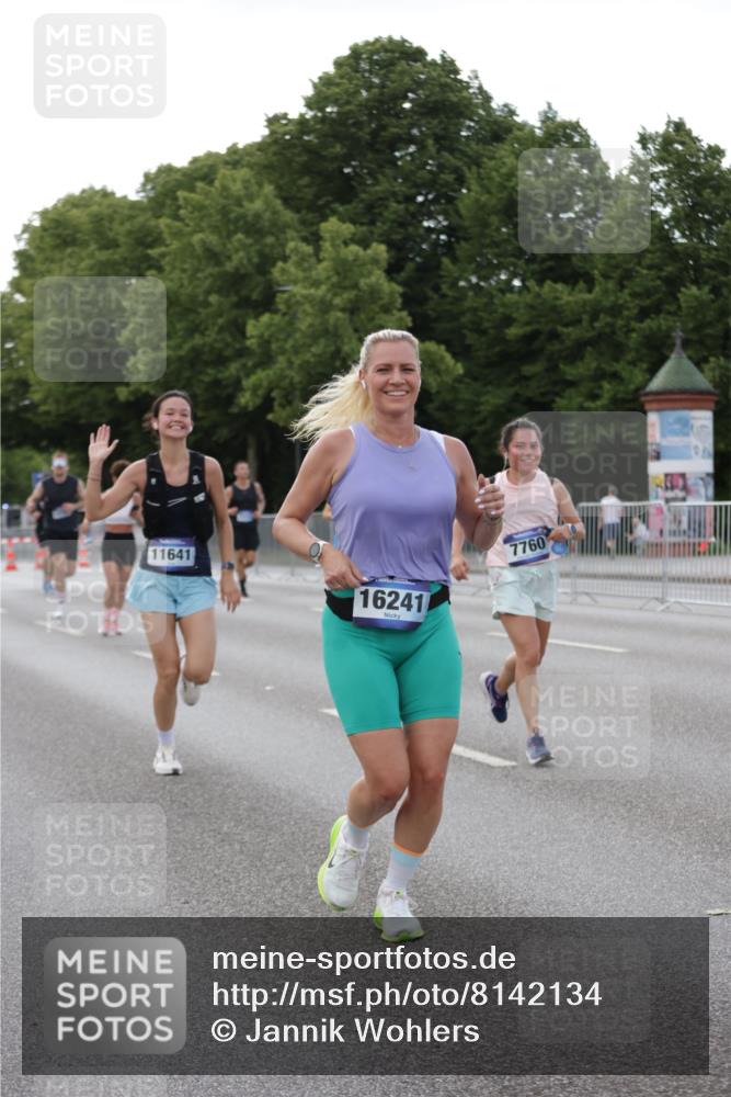 29.06.2025 - hella hamburg halbmarathon Jannik Wohlers http://msf.ph/oto/8142134 29.06.2025 10:07:20 Lombardsbrücke 1079, 1173, 2136, 2190, 2309, 3328, 3922, 4502, 5100, 6918, 7019, 7760, 9071, 9966, 10212, 10703, 11114, 11394, 11641, 12378, 12789, 16241, 16539, 16915, 18270, 18721, 19134 meine-sportfotos.de