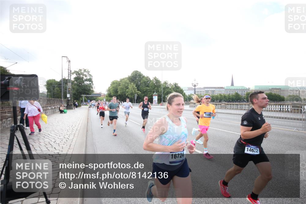 29.06.2025 - hella hamburg halbmarathon Jannik Wohlers http://msf.ph/oto/8142136 29.06.2025 09:45:22 Lombardsbrücke 1686, 1707, 2689, 4679, 5187, 5550, 6878, 7880, 7965, 8190, 10017, 10270, 10484, 10876, 11120, 12232, 12308, 12691, 13066, 13167, 13343, 13618, 13686, 14466, 14549, 14622, 15507, 15826, 15887, 16712, 16724, 16755, 17117, 17151, 17191, 17197, 18135, 18177 meine-sportfotos.de