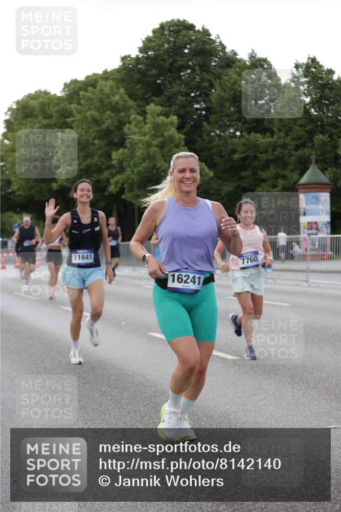 29.06.2025 - hella hamburg halbmarathon Jannik Wohlers http://msf.ph/oto/8142140 29.06.2025 10:07:20 Lombardsbrücke 1079, 1173, 2136, 2190, 2309, 3328, 3922, 4502, 5100, 6918, 7019, 7760, 9071, 9966, 10212, 10703, 11114, 11394, 11641, 12378, 12789, 16241, 16539, 16915, 18270, 18721, 19134 meine-sportfotos.de