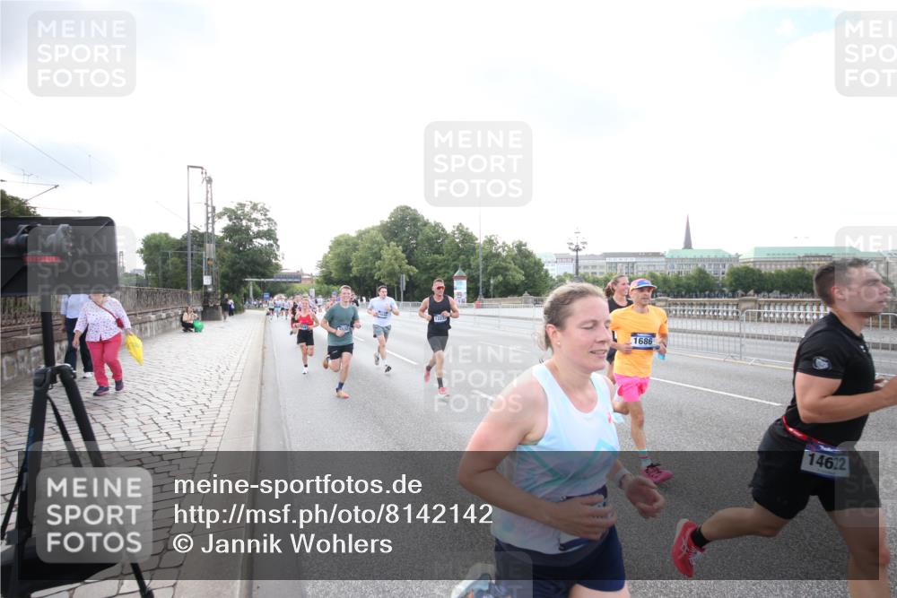29.06.2025 - hella hamburg halbmarathon Jannik Wohlers http://msf.ph/oto/8142142 29.06.2025 09:45:22 Lombardsbrücke 1686, 1707, 2689, 4679, 5187, 5550, 6878, 7880, 7965, 8190, 10017, 10270, 10484, 10876, 11120, 12232, 12308, 12691, 13066, 13167, 13343, 13618, 13686, 14466, 14549, 14622, 15507, 15826, 15887, 16712, 16724, 16755, 17117, 17151, 17191, 17197, 18135, 18177 meine-sportfotos.de