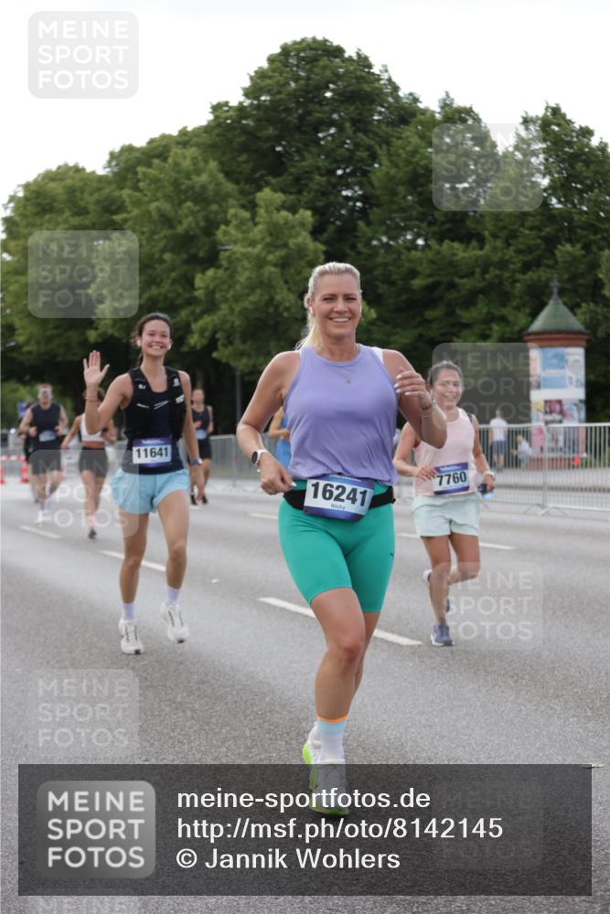 29.06.2025 - hella hamburg halbmarathon Jannik Wohlers http://msf.ph/oto/8142145 29.06.2025 10:07:20 Lombardsbrücke 1079, 1173, 2136, 2190, 2309, 3328, 3922, 4502, 5100, 6918, 7019, 7760, 9071, 9966, 10212, 10703, 11114, 11394, 11641, 12378, 12789, 16241, 16539, 16915, 18270, 18721, 19134 meine-sportfotos.de