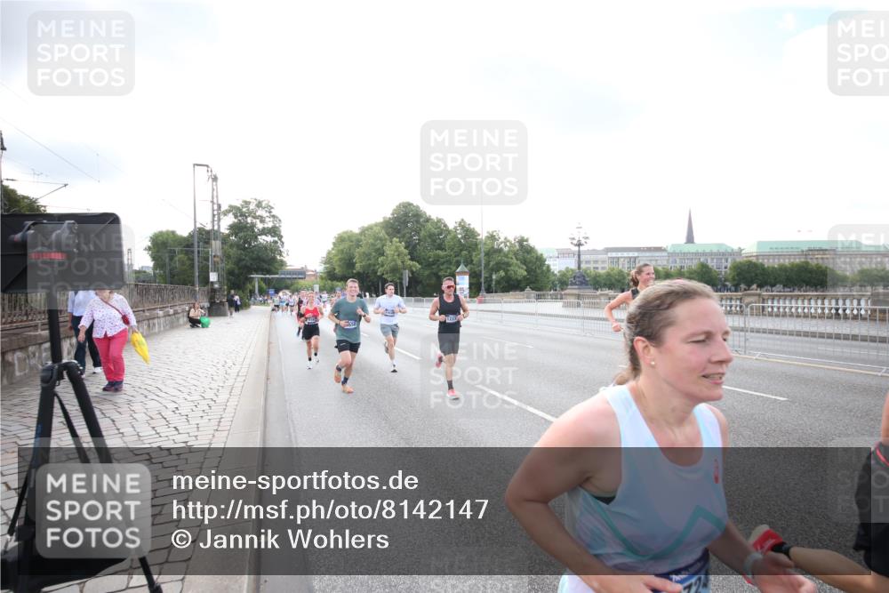 29.06.2025 - hella hamburg halbmarathon Jannik Wohlers http://msf.ph/oto/8142147 29.06.2025 09:45:22 Lombardsbrücke 1686, 1707, 2689, 4679, 5187, 5550, 6878, 7880, 7965, 8190, 10017, 10270, 10484, 10876, 11120, 12232, 12308, 12691, 13066, 13167, 13343, 13618, 13686, 14466, 14549, 14622, 15507, 15826, 15887, 16712, 16724, 16755, 17117, 17151, 17191, 17197, 18135, 18177 meine-sportfotos.de