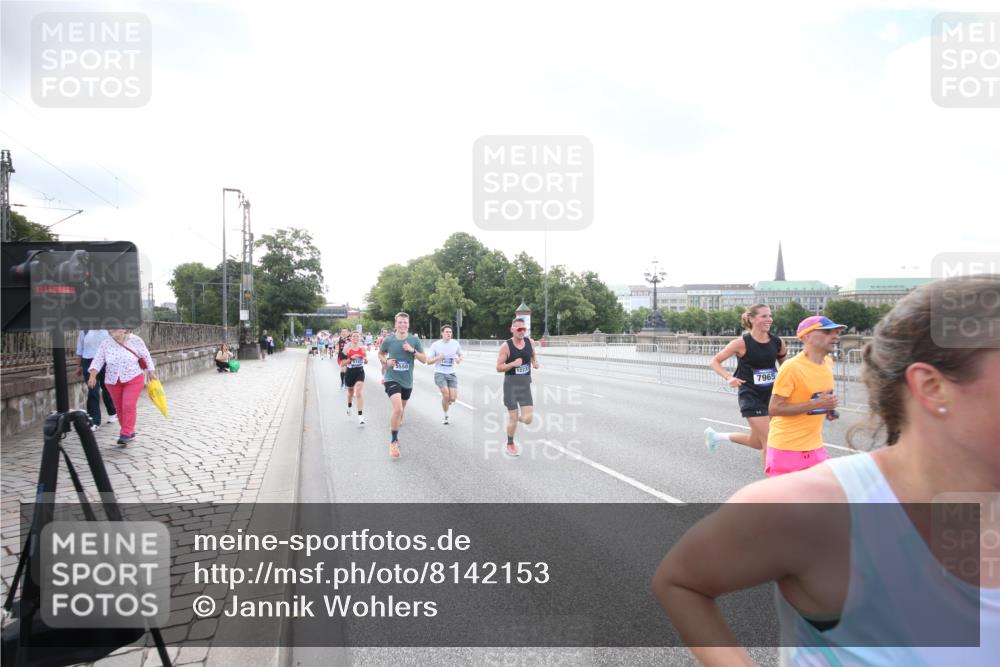 29.06.2025 - hella hamburg halbmarathon Jannik Wohlers http://msf.ph/oto/8142153 29.06.2025 09:45:22 Lombardsbrücke 1686, 1707, 2689, 4679, 5187, 5550, 6878, 7880, 7965, 8190, 10017, 10270, 10484, 10876, 11120, 12232, 12308, 12691, 13066, 13167, 13343, 13618, 13686, 14466, 14549, 14622, 15507, 15826, 15887, 16712, 16724, 16755, 17117, 17151, 17191, 17197, 18135, 18177 meine-sportfotos.de