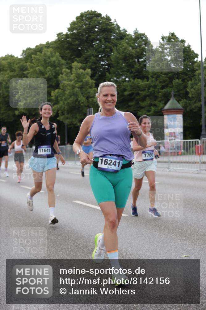29.06.2025 - hella hamburg halbmarathon Jannik Wohlers http://msf.ph/oto/8142156 29.06.2025 10:07:21 Lombardsbrücke 1079, 1173, 2136, 2190, 2309, 3328, 3922, 4502, 5100, 6918, 7019, 7760, 9071, 9966, 10212, 10703, 11114, 11394, 11641, 12378, 12789, 16241, 16539, 16915, 18270, 18721, 19134 meine-sportfotos.de